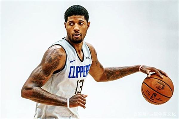 NBA：湖人遭遇惨败 浓眉受困犯规困扰（NBA：湖人大比分失利，浓眉深陷犯规困境）