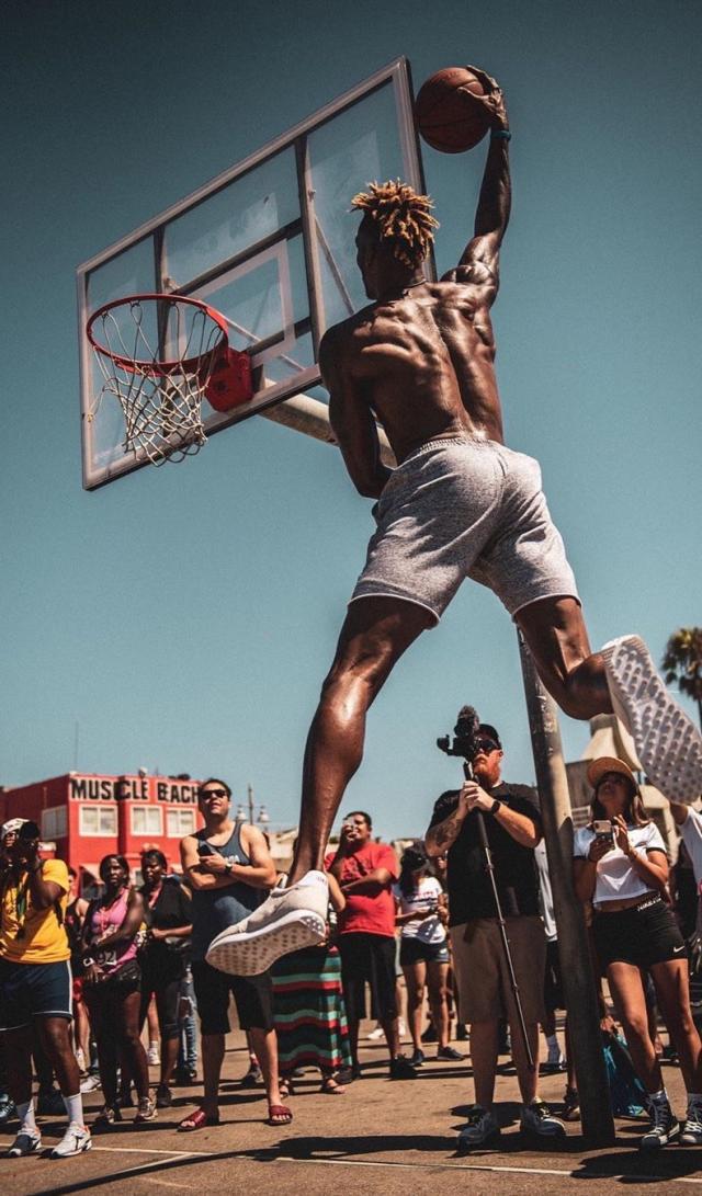 TA：曼城的防守相当稳固；皇马终于踢出了一场有内容的比赛（TA：曼城防守稳如磐石，皇马终于踢出一场有质量的比赛）