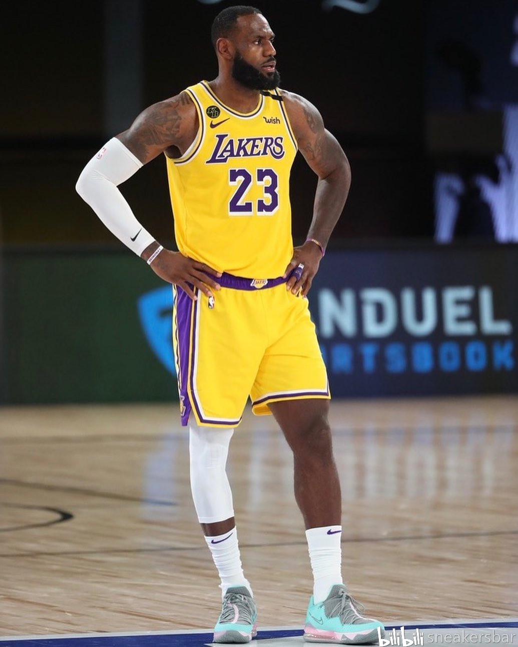 土媒：费内巴切已付穆帅875万欧解约金，不想再付75万欧住宿费（土耳其媒体：费内巴切已向穆里尼奥支付875万欧元解约金，拒再支付75万欧元住宿费）